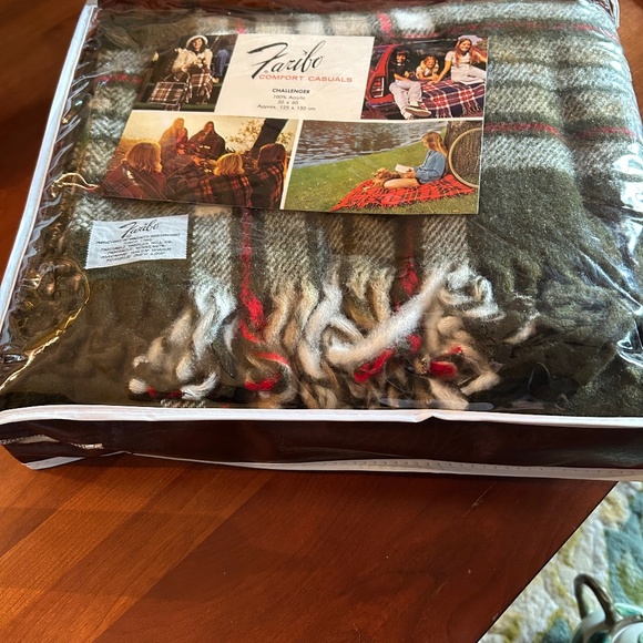 Throw - Picture 1 of 3